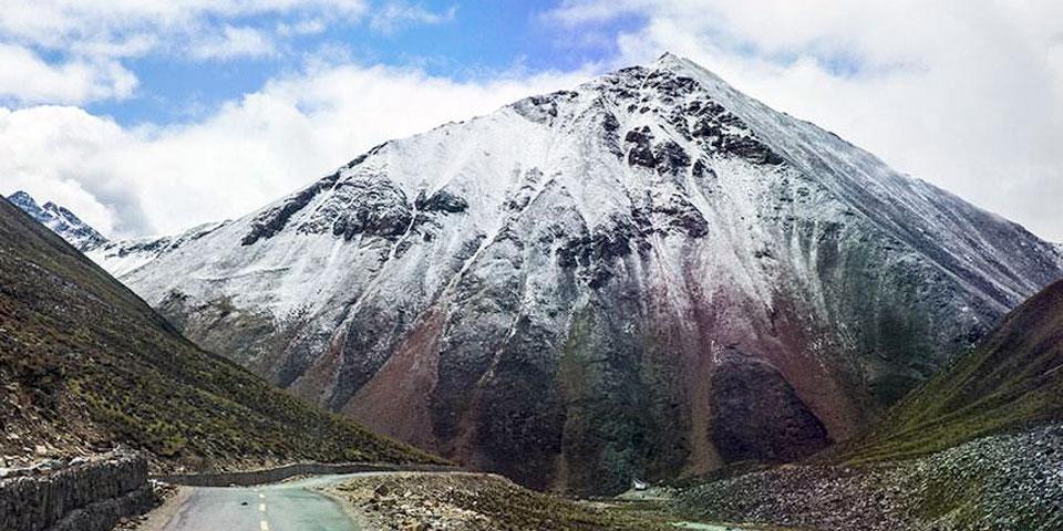 Peack on the way to Lhamo Lhatso