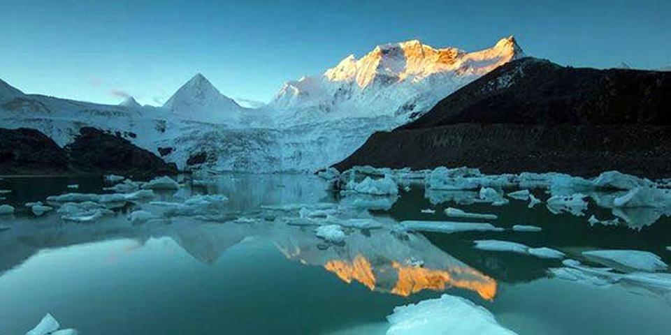 Winter Tibet: Blue Ice and Laigu Glacier Tour